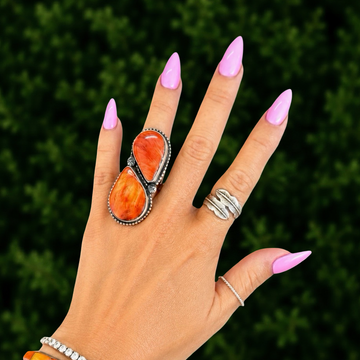 Red Spiny Oyster ring handcrafted by Native American artist Travis Jim