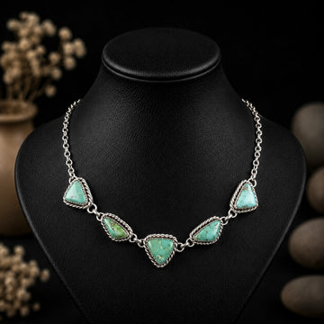 Kingman Turquoise choker handcrafted by Native American artist Lorenzo and Jerilyn Chee