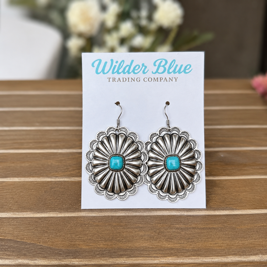 Kingman Turquoise & Sterling Silver jewelry handcrafted by Native American artist Lorenzo and Jerilyn Chee