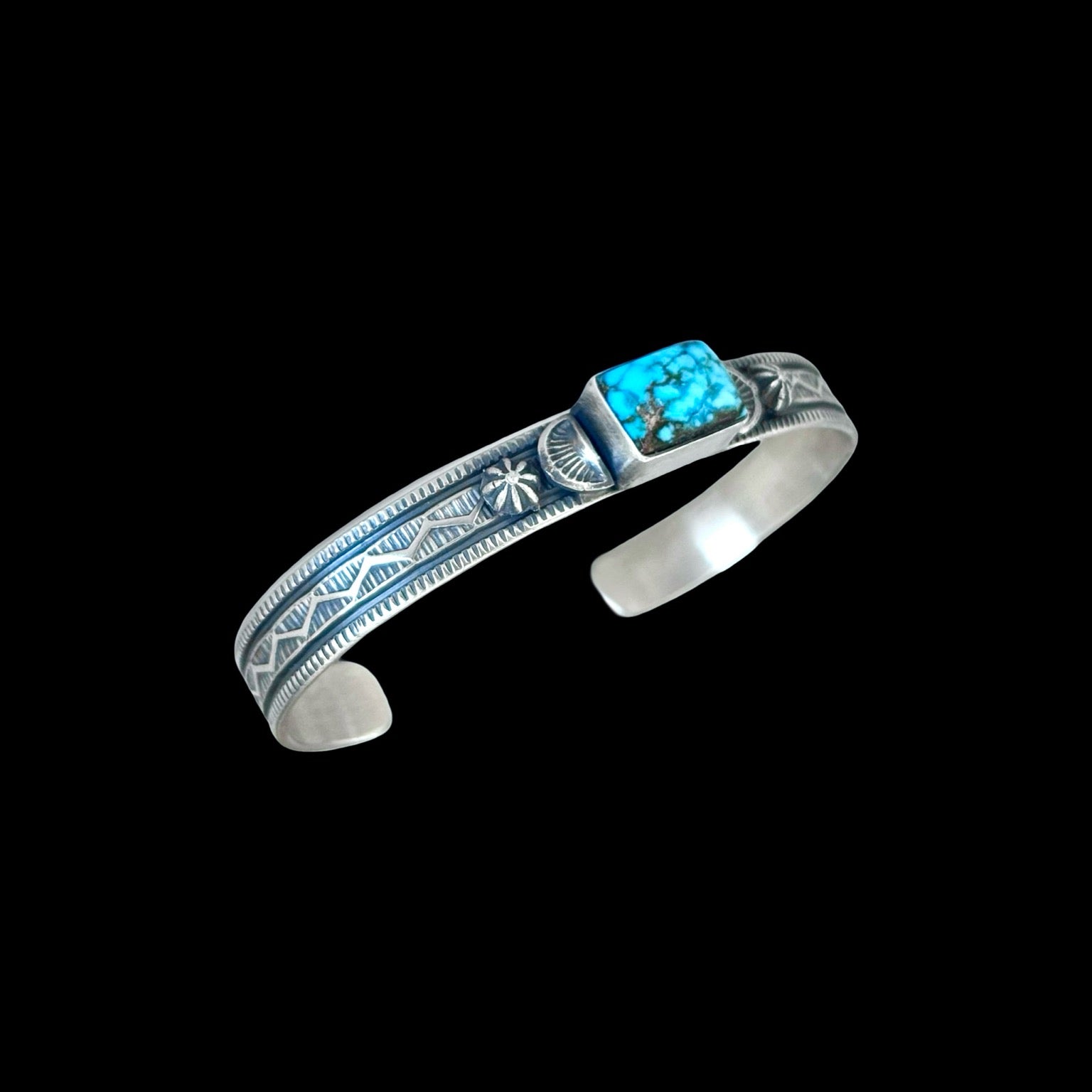 Webbed Kingman Turquoise cuff handcrafted by Native American artist Melvin Francis